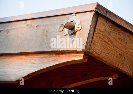Regenwasser-Tülle auf Washington Park Arboretum Struktur Stockfoto
