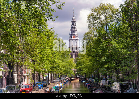 Westerkerke Kirche in Amsterdam, eingesehen am Prinsengracht Kanal, Amsterdam, Niederlande Stockfoto