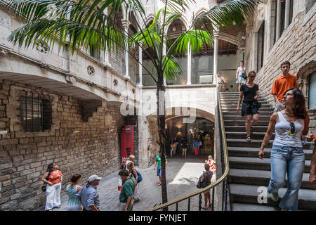 Eingang zum Museu Picasso im Barri Gotic, Barcelona-Spanien Stockfoto