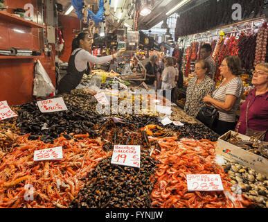 Meeresfrüchte, Fisch, Mercat de Sant Josep befindet sich auf der La Rambla, La Boqueria, Barcelona, Spanien Stockfoto