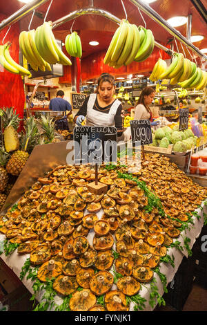 Obst und Gemüse, Mercat de Sant Josep Boqueria-Markt, La Rambla, Barcelona, Spanien Stockfoto