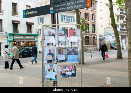 Montreuil, Paris, Frankreich., AIDS-Kampagne gegen Diskriminierung, Homophobie, IDAHOT, Porträts Menschen mit Protestschildern auf der Straße Stockfoto