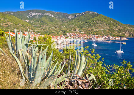 Stadt von Komiza auf der Insel Vis Stockfoto