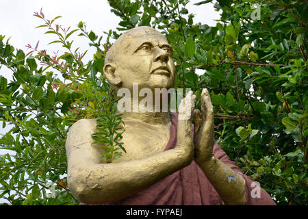 Moenchsstatue Bahiravokanda Vihara Buddha Tempel, Kandy, Sri Lanka Stockfoto