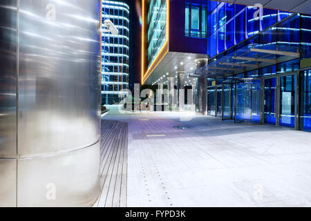 Fassade eines modernen Einkaufszentrums Stockfoto