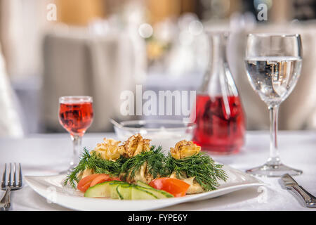 Georgische Fleischklößchen Khinkali genannt. Stockfoto