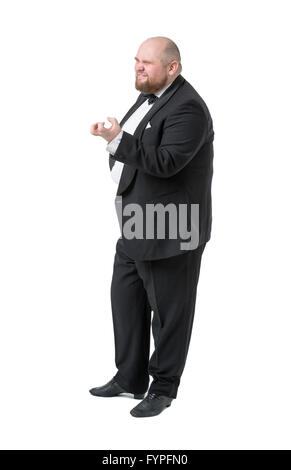 Jolly dicker Mann in Smoking und Fliege zeigt Emotionen Stockfoto