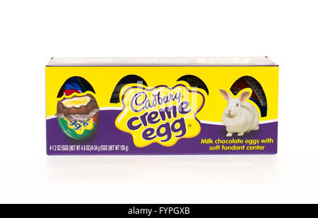 Winneconne, Wisconsin - 20. April 2015: Paket von Cadbury Creme Eiern mit vier. Stockfoto