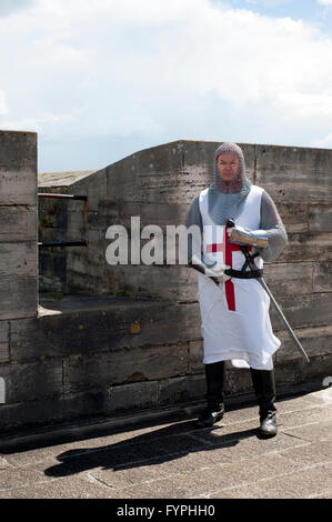 Mann verkleidet als St George bei Southsea Castle England uk Stockfoto