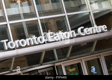 Toronto Eaton Centre in der Innenstadt von Toronto, Ontario, am 24. April 2016. Stockfoto