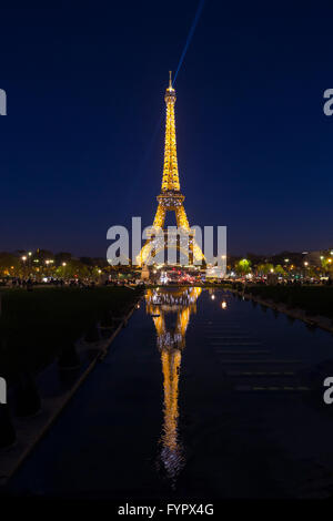 Eiffelturm in Abend, Paris, Frankreich, Europa,