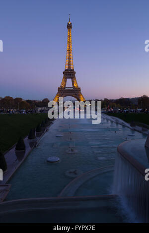 Eiffelturm in Abend, Paris, Frankreich, Europa