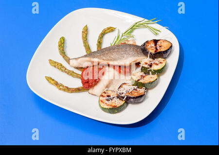 Wolfsbarsch-Filet-Teller Stockfoto