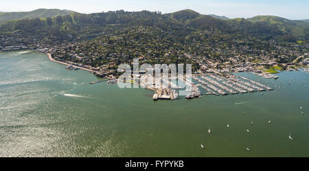 Luftaufnahme, Segelbooten in der Marina, Sausalito, San Francisco Bay Area, Kalifornien, USA Stockfoto