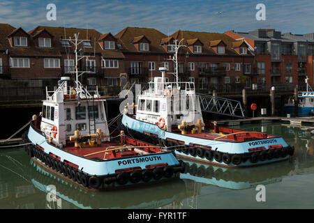 Zwei Portsmouth Schleppboote vertäut im Hafen von Portsmouth, Old Portsmouth, Portsmouth, Hampshire, England, Vereinigtes Königreich Stockfoto