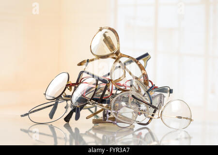 Bündel von nicht benötigten Gläser für Spende an Dritte Welt Stockfoto