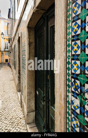 Typische alte Gebäude im Zentrum von Lissabon, Portugal Stockfoto