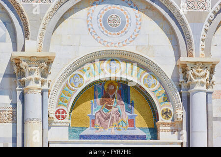 Mosaik auf Außenseite des Duomo Di Pisa Kathedrale Toskana Italien Europa Stockfoto