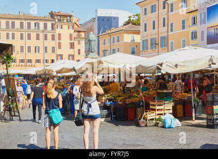 Obst und Gemüse Markt in Campo De' Fiori Rom Latium Italien Europa Stockfoto