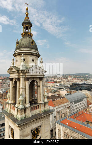 Budapest-Stadtbild und St.-Stephans-Basilika Bell tower Luftaufnahme, Ungarn. Es ist eine römisch-katholische Basilika erbaute neocl Stockfoto