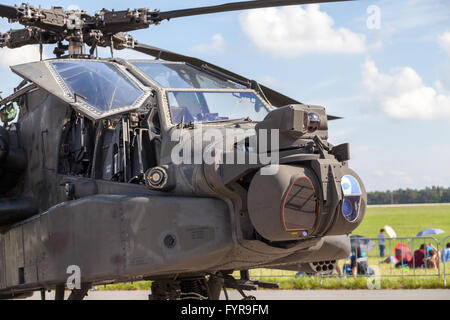 BERLIN / Deutschland - Mai 2014: amerikanische AH 64 "Apache Longbow" auf der ILA (Internationale Luft Und Raumfahrtausstellung) Berli Stockfoto