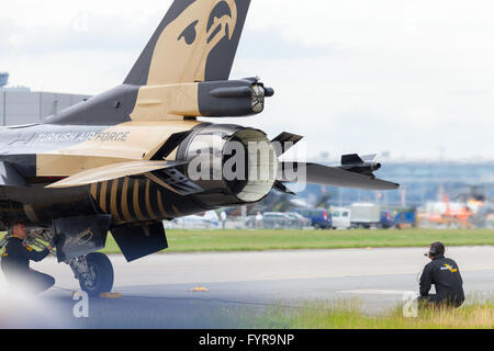 türkische Luftwaffe f-16 "Soloturk" auf der ILA (Internationale Luft Und Raumfahrtausstellung) Berlin / Deutschland Stockfoto