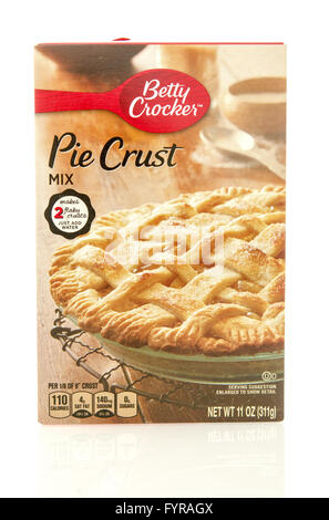 Winneconne, Wisconsin - 23. Dezember 2015: Box von Betty Crocker Pie Kruste Mischung mit dem neuen Design. Stockfoto