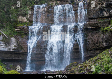 Unteren Wasserfall von Vallesinella im Adamello-Brenta Park; Trentino Alto Adige, Italien Stockfoto