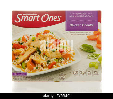 Winneconne, Wisconsin - 2. März 2016: Box von Smart, orientalische Mahlzeit Huhn von Weightwatchers. Stockfoto