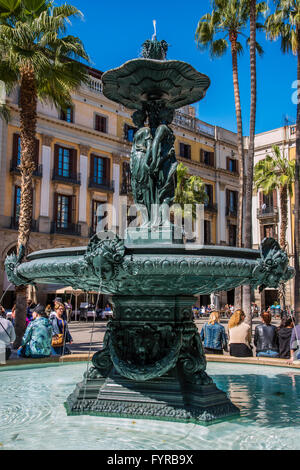 Brunnen im Plaza Real oder Plaza Real, Barrio Gotico, Barcelona, Katalonien, Spanien Stockfoto
