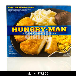 Waupun, WI - 9. März 2016: Schachtel mit hungrigen Mann ohne Knochen gebraten Huhn Frikadellen gefroren Abendessen Stockfoto