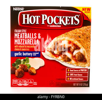 Winneconni, WI - 13. Juni 2015: Box Hot Pockets in Frikadellen & Mozzarella-Geschmack. Stockfoto