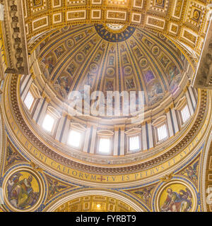 Vatikan - 11. September 2015: in den Petersdom im Vatikan. Stockfoto