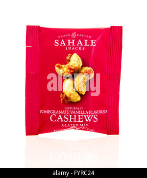 Winneconne, Wisconsin - 17. Februar 2016: Paket Sahale Cashewnüsse in Pomegranite-Vanille-Geschmack. Stockfoto