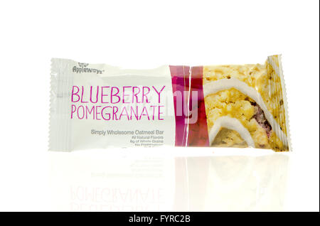 Winneconne, Wisconsin - 17. Februar 2016: Paket von Appleways Haferflocken Bar in Heidelbeer-Granatapfel-Geschmack. Stockfoto