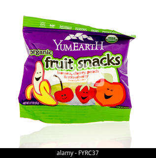 Winneconne, Wisconsin - 19. Februar 2016: Paket YemErarth Bio sortierte Obst Snacks. Stockfoto