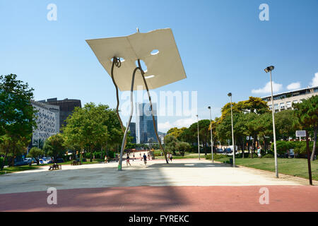 David und Goliat von Antoni Llena ich Schriftart. Skulptur in der Nähe des Platzes der Olympic Volunteers. Barcelona Stockfoto