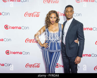 Schauspielerin Vivica A. Fox (L) und Schauspieler Jessie Usher besucht den CinemaCon Awards in Las Vegas Stockfoto