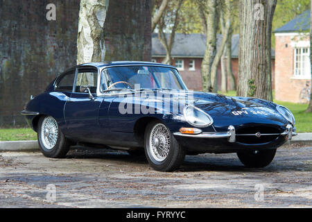 1965 Jaguar E-Typ-Fahrzeug in Bicester Heritage Centre. Oxfordshire, England Stockfoto