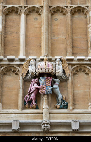 Mauerwerk-Wappen über dem Eingang des Braesnose College, Universität Oxford, England Stockfoto