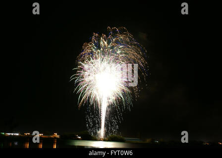 See-Siskiyou-Feuerwerk, findet jedes Jahr am Abend des 4. Juli, Unabhängigkeitstag der USA, von Mt. Shasta-community Stockfoto