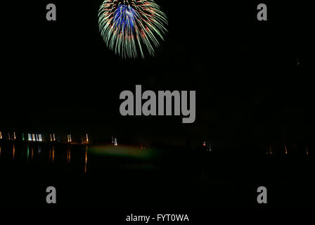 See-Siskiyou-Feuerwerk, findet jedes Jahr am Abend des 4. Juli, Unabhängigkeitstag der USA, von Mt. Shasta-community Stockfoto