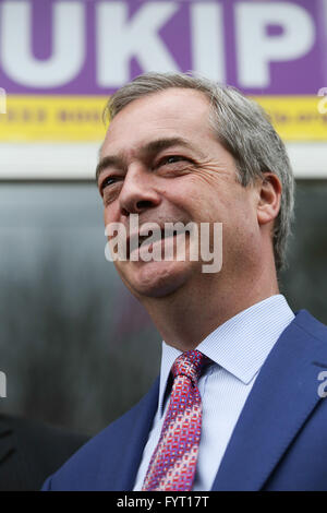 Ukip leader Nigel Farage auf einem Besuch in South Yorkshire Sheffield, UK. Stockfoto