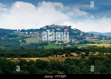 Typische italienische Landschaft in Monteleone d - Umbrien. Stockfoto