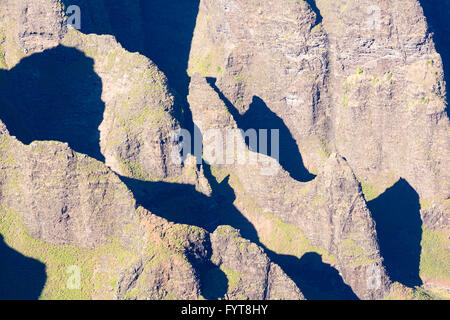 Awaawapuhi Trail Ende auf Felsen über Na Pali-Küste auf Kauai Stockfoto