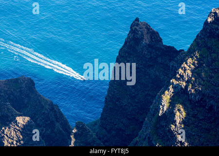 Awaawapuhi Trail Ende auf Felsen über Na Pali-Küste auf Kauai Stockfoto