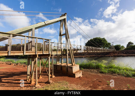 Blick auf die berühmte Hängebrücke in Hanapepe Kauai Stockfoto