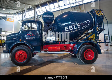Beton mischen Transport-LKW Mercedes-Benz LB327, 1966. Stockfoto