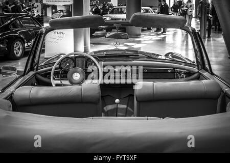 Kabine der Mercedes-Benz 220 SE (W128), Cabriolet, 1962. Stockfoto