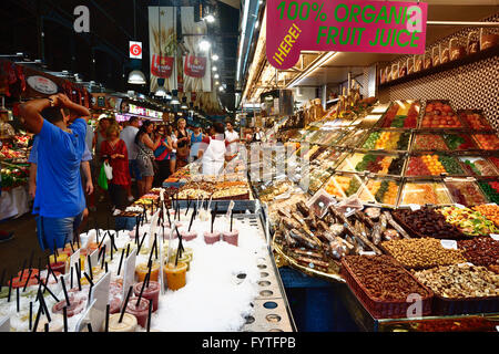 Der Mercat de Sant Josep De La Boqueria, häufig einfach genannt La Boqueria ist eine große Markthalle in Barcelona Stockfoto